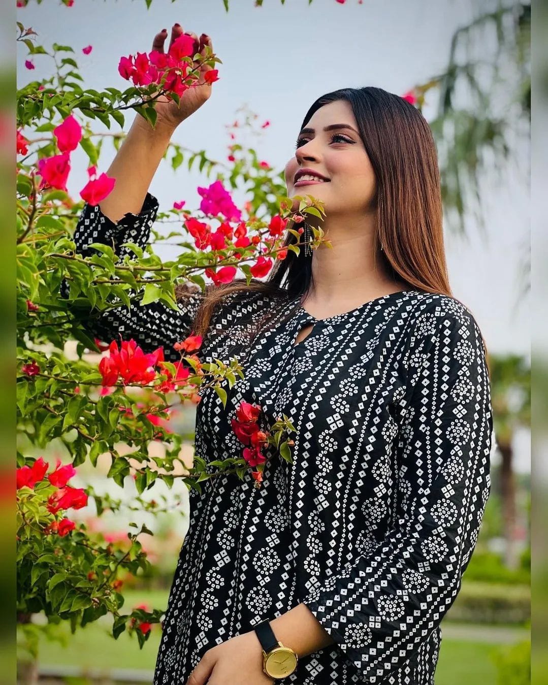 2 Pcs Women's Stitched Lawn Chunri Printed Suit
