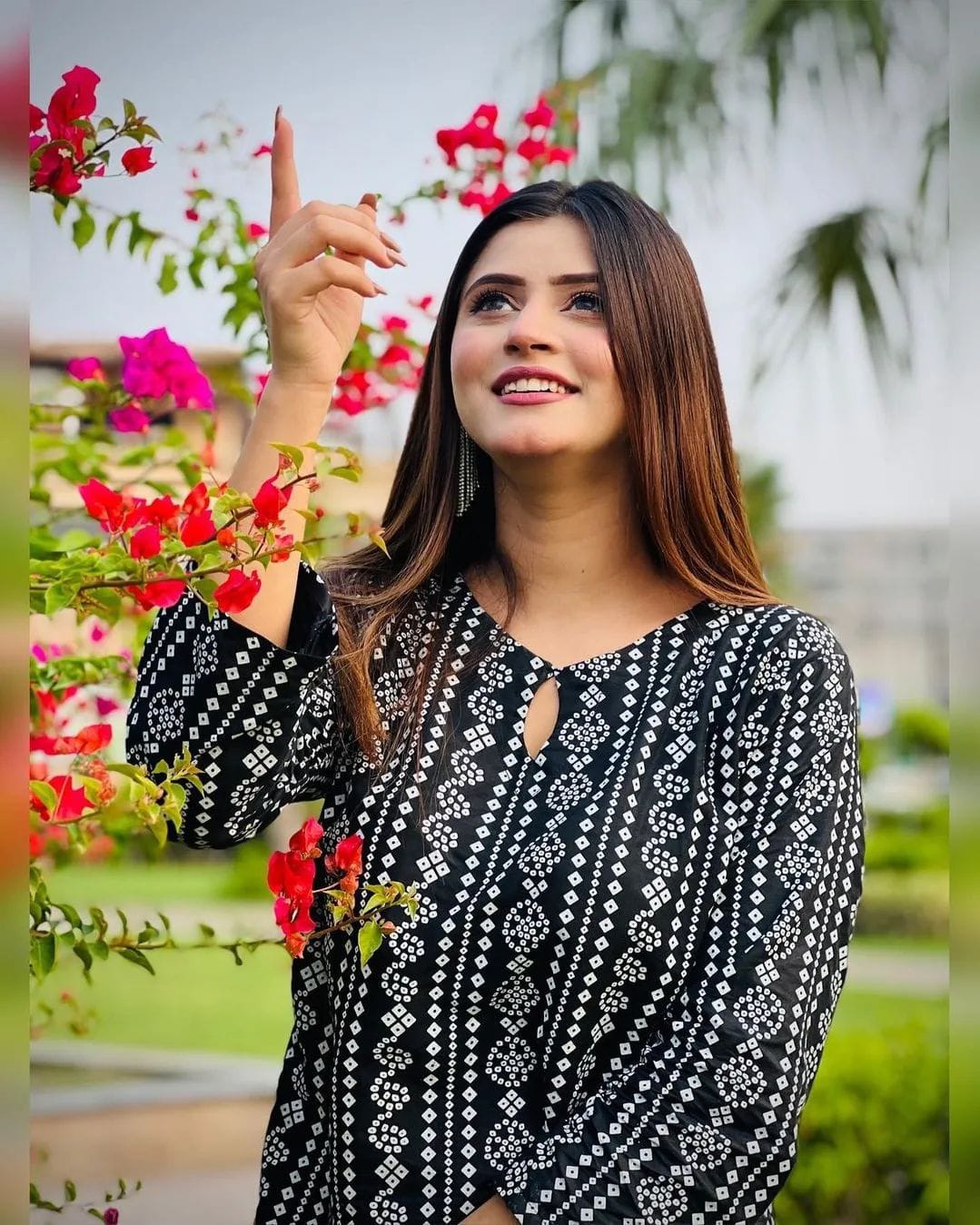 2 Pcs Women's Stitched Lawn Chunri Printed Suit