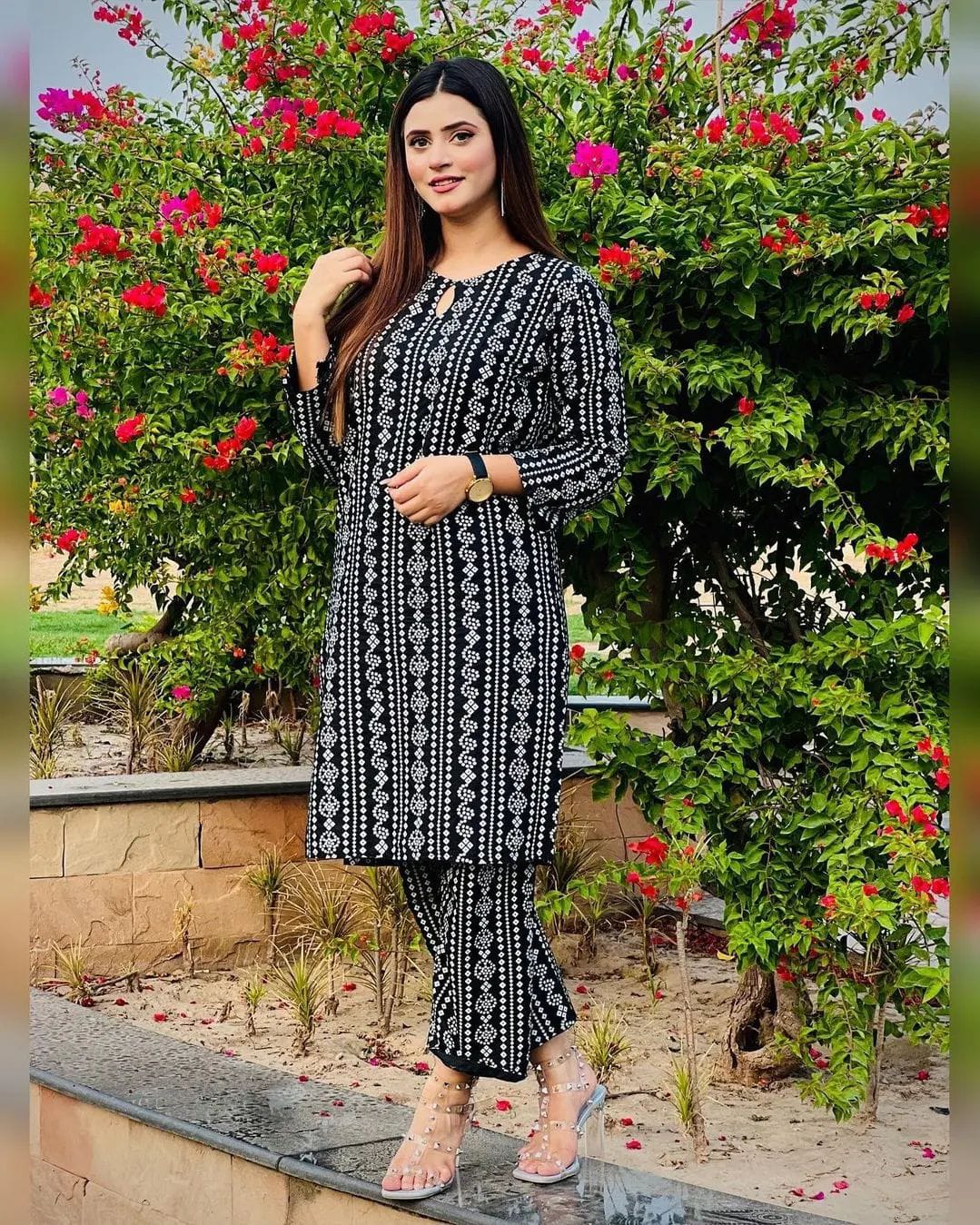 2 Pcs Women's Stitched Lawn Chunri Printed Suit