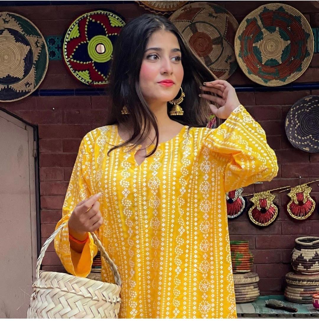 2 Pcs Women's Stitched Lawn Chunri Printed Suit