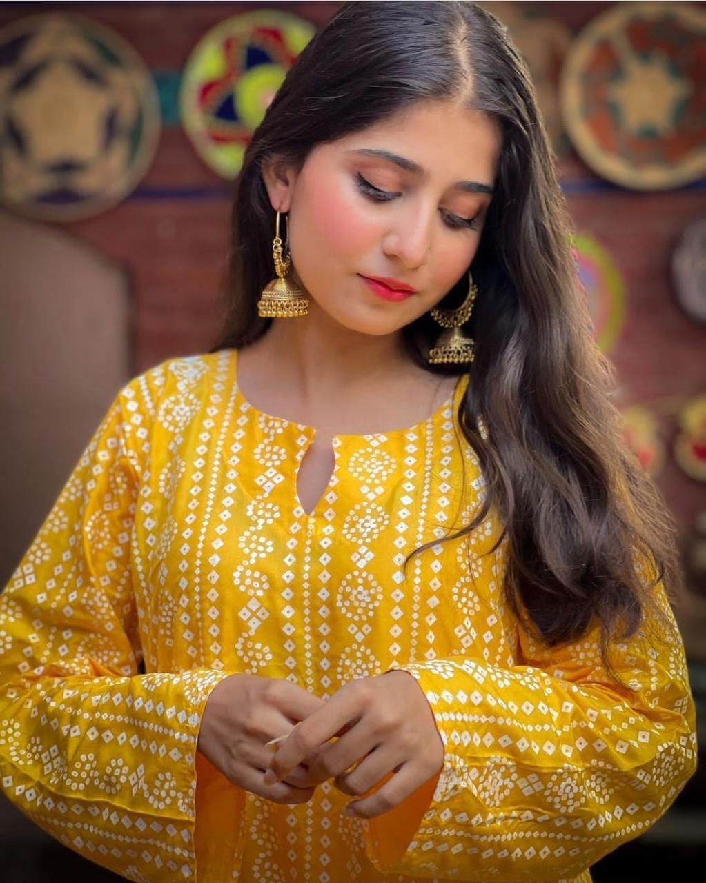2 Pcs Women's Stitched Lawn Chunri Printed Suit