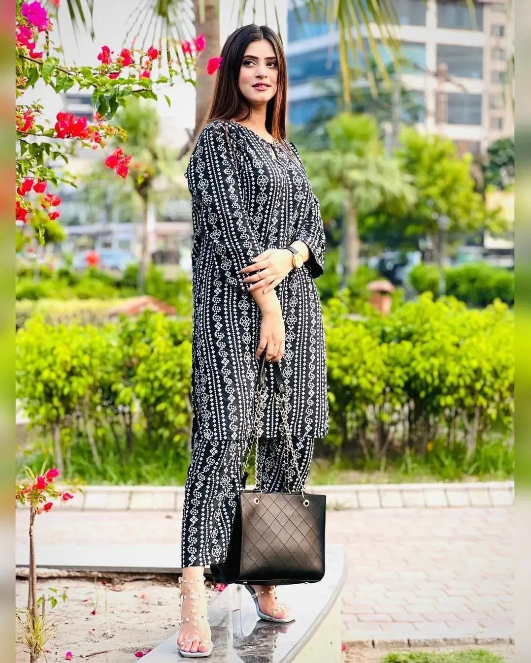2 Pcs Women's Stitched Lawn Chunri Printed Suit