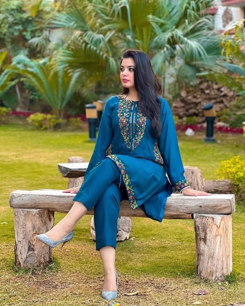 2 Pcs Women's Stitched Linen Embroidered Suit