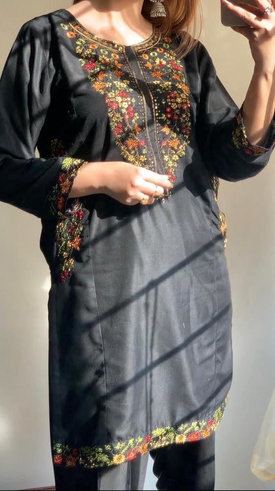 2 Pcs Women's Stitched Linen Embroidered Suit
