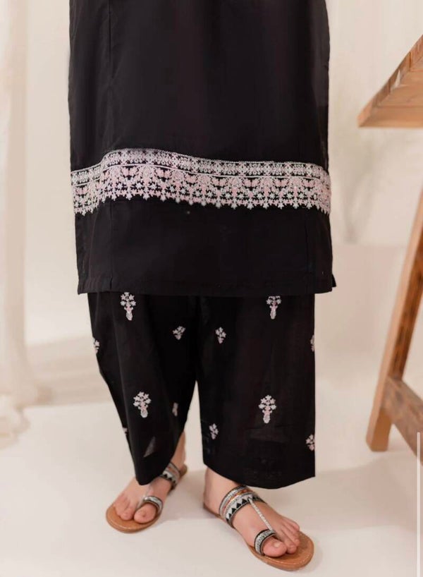 Tilla Work Embroidered Kurta & Trouser Set