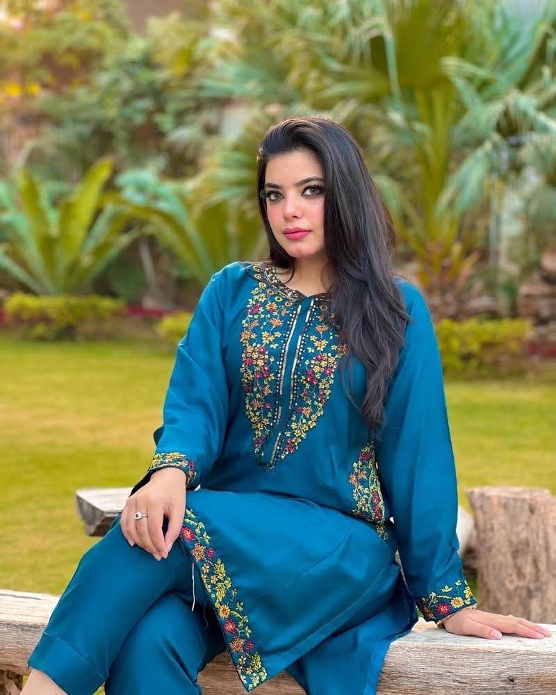 2 Pcs Women's Stitched Linen Embroidered Suit